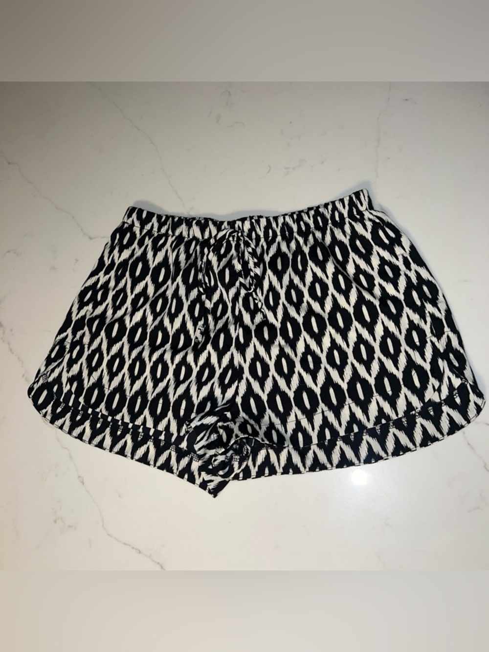 Full Tilt Black & White Ikat Print Women’s Shorts